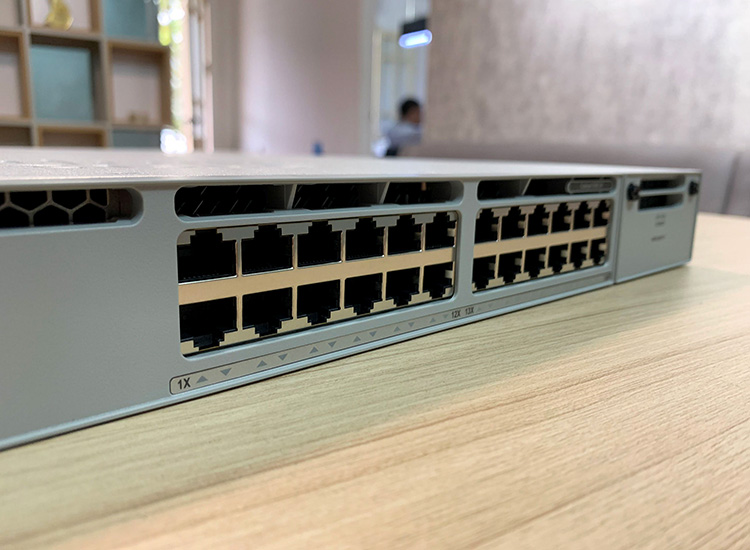 Switch Cisco C9300-24T-E chính hãng, giá tốt