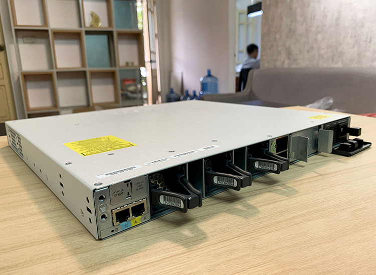 Switch Cisco C9300-24T-E chính hãng, giá tốt
