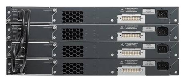Mặt sau bốn switch Catalyst 2960-X nối FlexStack-Plus bằng cáp CAB-STK-E